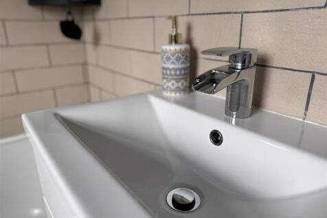 BATHROOM/WC