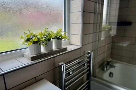 BATHROOM/WC