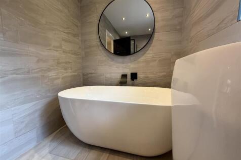 BATHROOM/WC