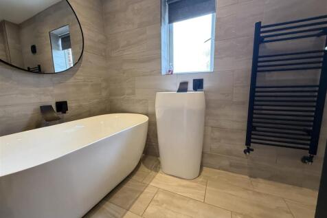 BATHROOM/WC