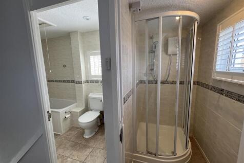BATHROOM/SHOWER