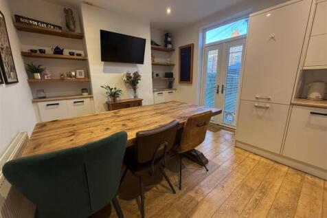 KITCHEN &amp; DINING AREA
