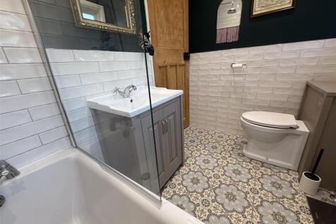 BATHROOM/WC