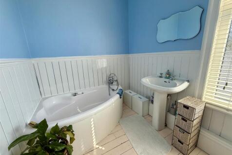 BATHROOM/WC