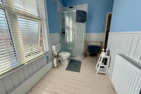 BATHROOM/WC