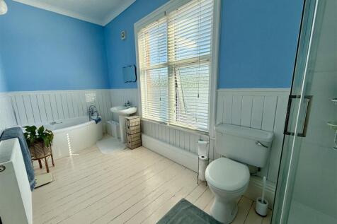 BATHROOM/WC