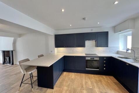OPEN PLAN LIVING SPACE