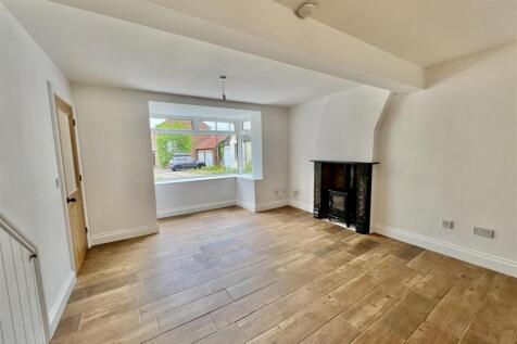 OPEN PLAN LIVING SPACE