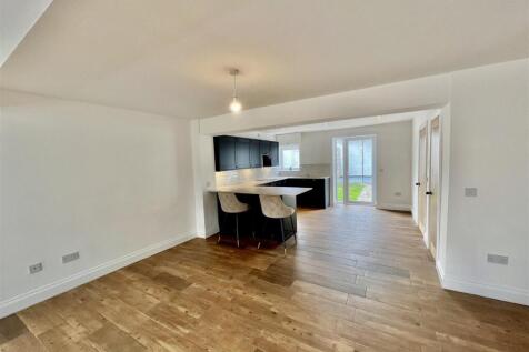 OPEN PLAN LIVING SPACE