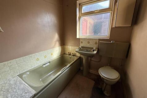 BATHROOM/WC