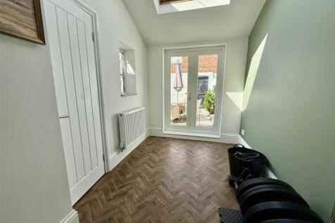 GARDEN ROOM