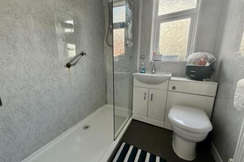 SHOWER ROOM/WC