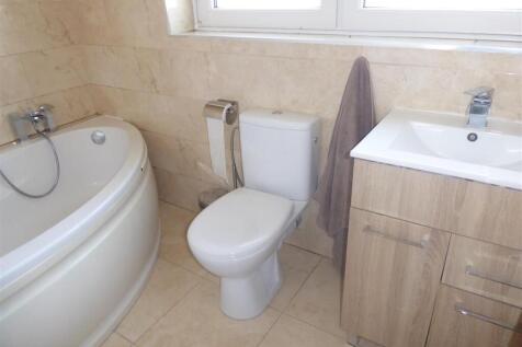BATHROOM/WC