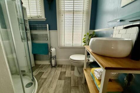 SHOWER ROOM/WC