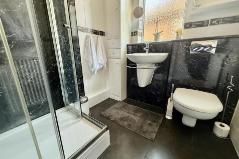 SHOWER ROOM/WC