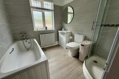 BATHROOM/WC