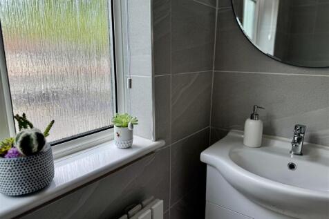 BATHROOM/WC