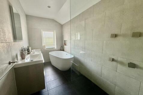 BATHROOM/WC