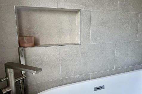 BATHROOM/WC