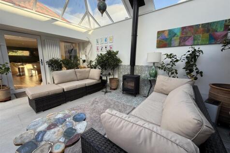 GARDEN ROOM