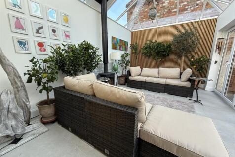 GARDEN ROOM