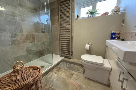 SHOWER ROOM/WC