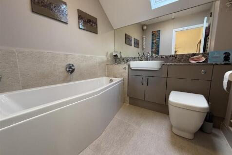 BATHROOM/WC
