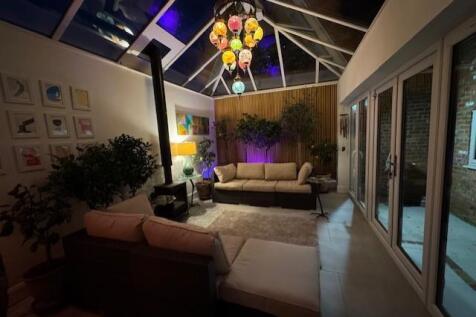 GARDEN ROOM