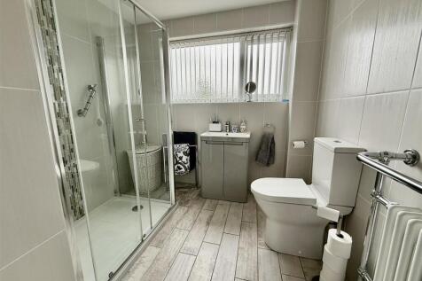 SHOWER ROOM/WC