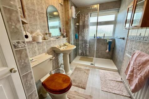 SHOWER ROOM/WC