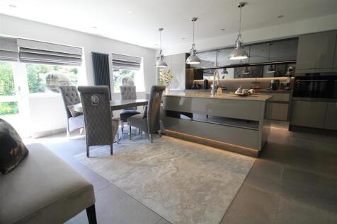 KITCHEN &amp; DINING AREA