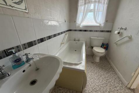 BATHROOM/WC