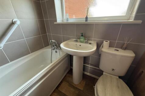 BATHROOM/WC