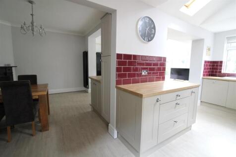 KITCHEN &amp; DINING AREA