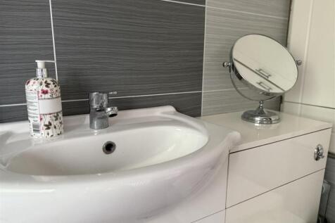 BATHROOM/WC