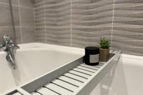 BATHROOM/WC