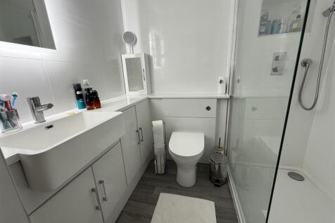 SHOWER ROOM/WC