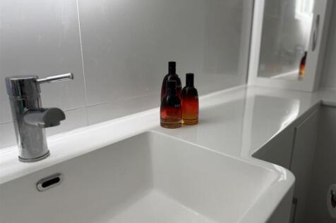 SHOWER ROOM/WC