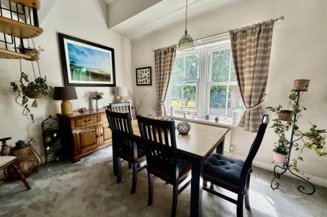 LOUNGE/DINER