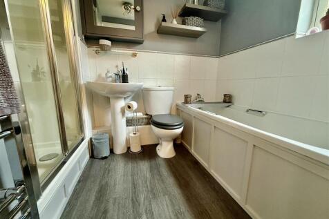 BATHROOM/WC