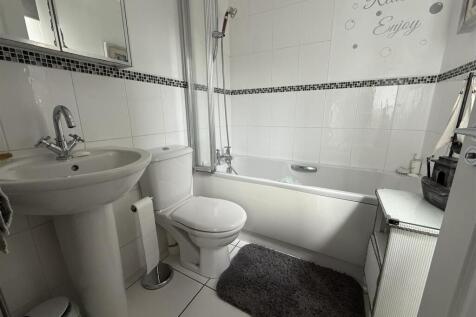 BATHROOM/WC