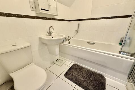 BATHROOM 2ND FLOOR
