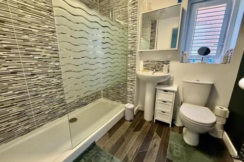 SHOWER ROOM/WC