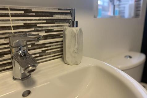 SHOWER ROOM/WC
