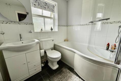 BATHROOM/WC