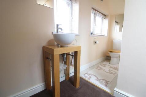 SHOWER ROOM/WC