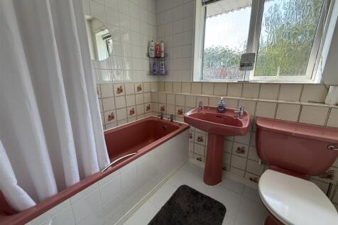 BATHROOM/WC