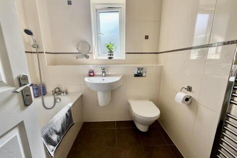 BATHROOM/WC