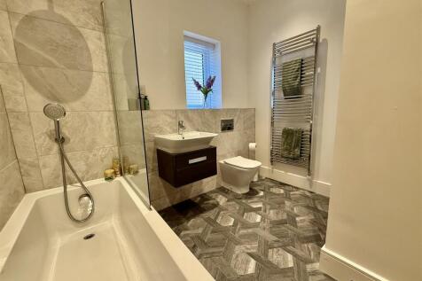 BATHROOM/WC