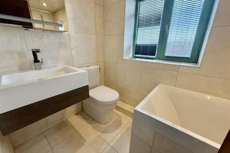 BATHROOM/WC